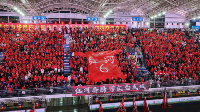 在线买世界杯平台从滇超赛场到女足绿茵红河足球人的十年“不倒”(图1)