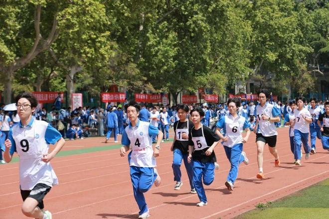 西安太白学校第八届体育节暨第28届田径运动会圆满在线买世界杯平台网站落幕!(图3)